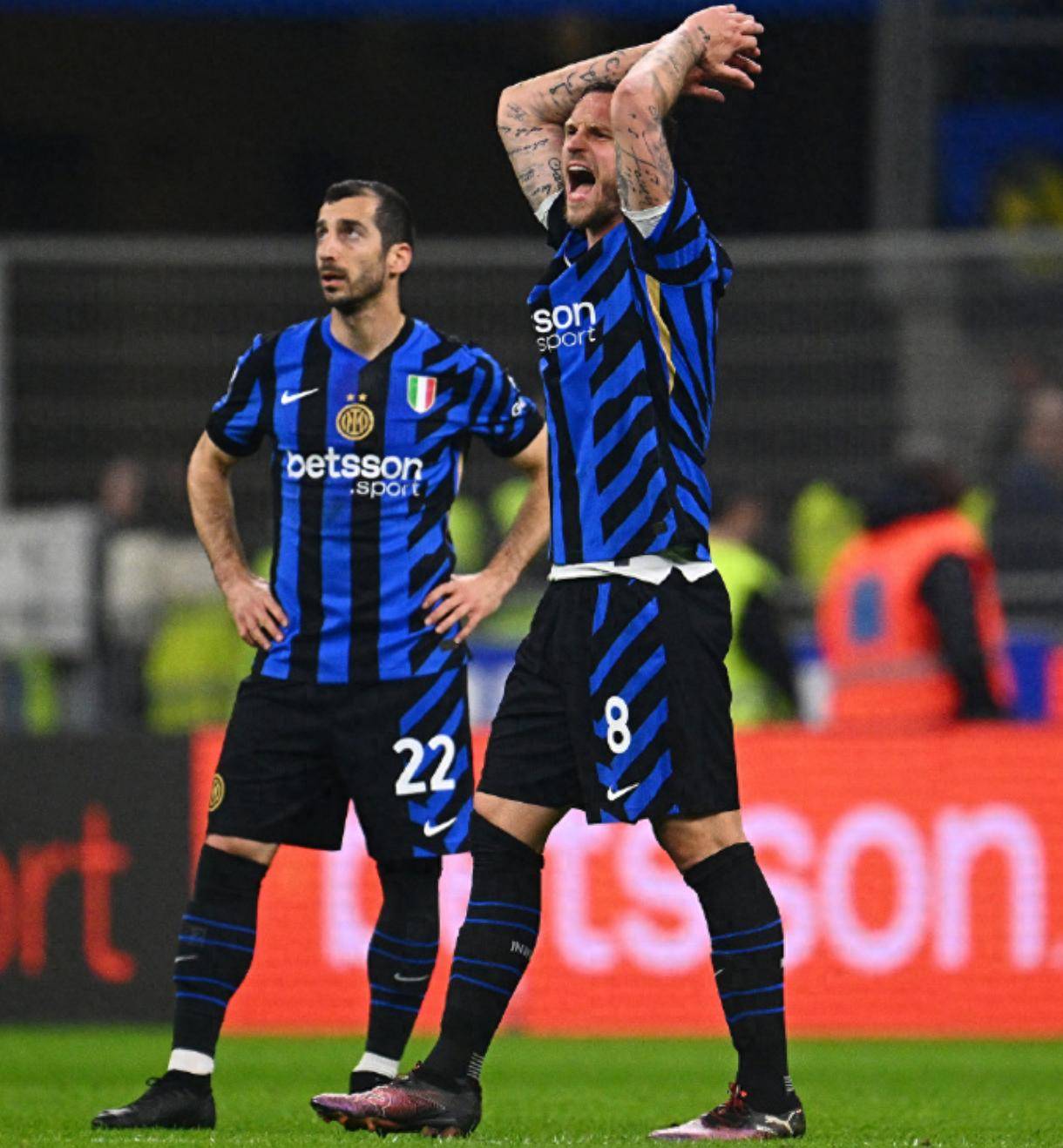 包含荷甲清晨走向成谜，拉齐奥豪取连胜，赛场秩序良好，临场指挥获称赞的词条-体育投注